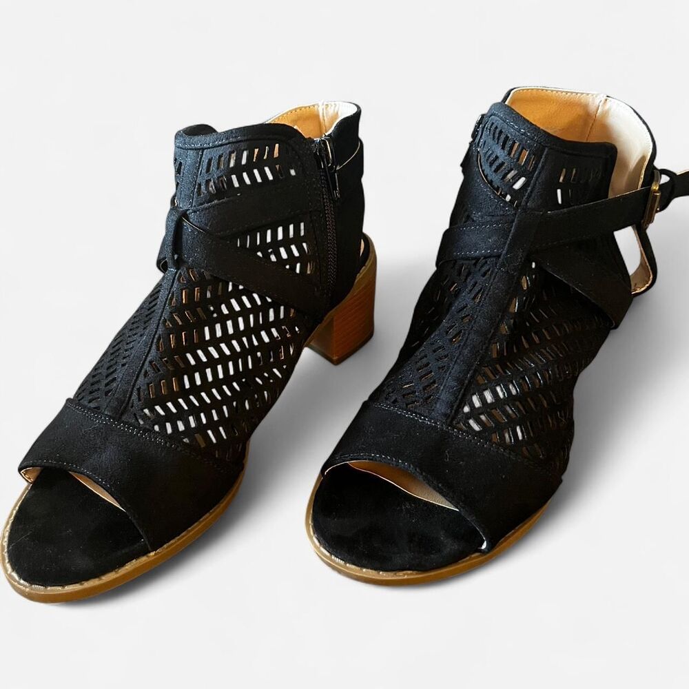 Diba-true Women's Black Courts